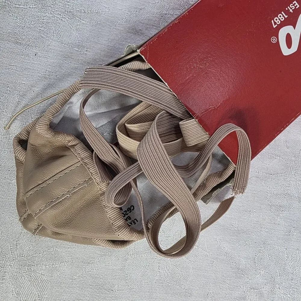 Capezio Pink Nude Leather Split Sole Ballet Shoe Size 6W Model CG2002 New in Box